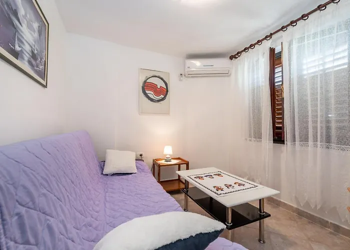 Apartment Mandica *