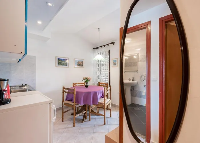 Apartment Mandica *