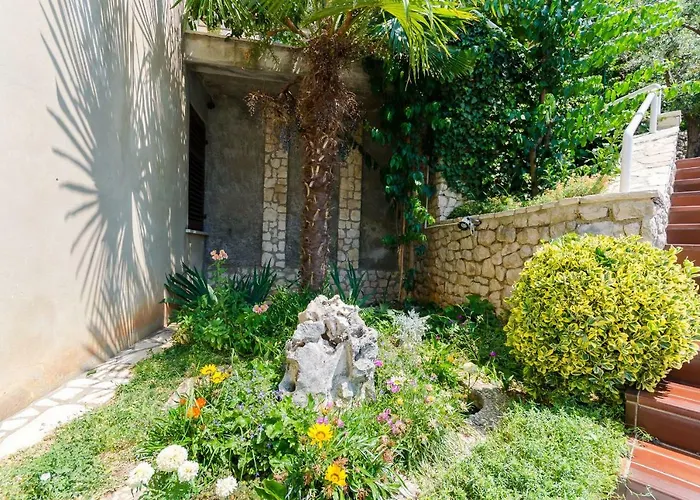 Mandica 아파트 라벡